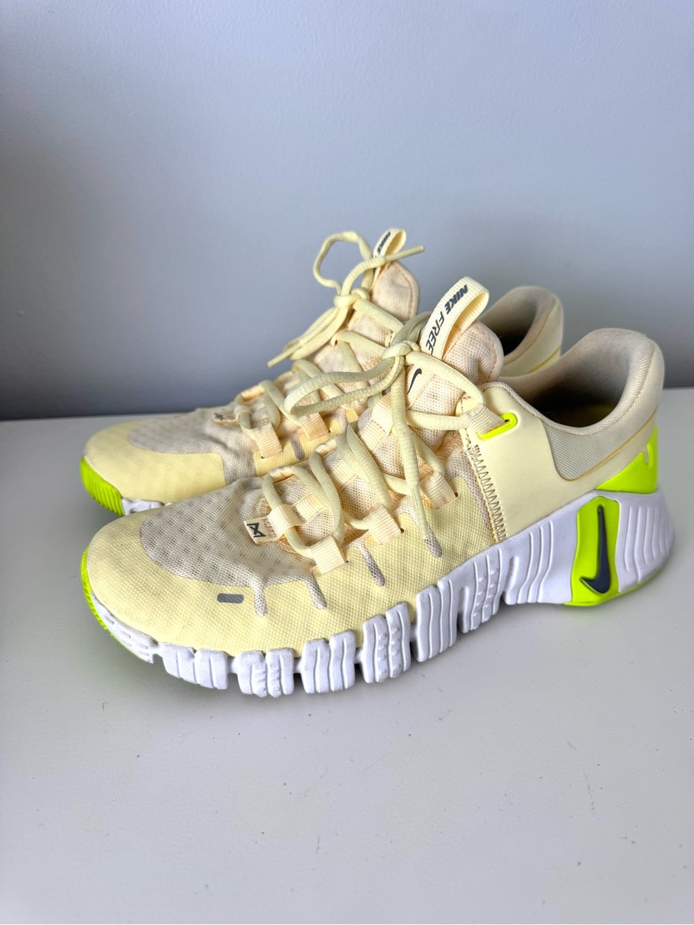 Nike Free Free Metcon 5 sneakers in the "Citron Tint/Volt" Women’s size 9